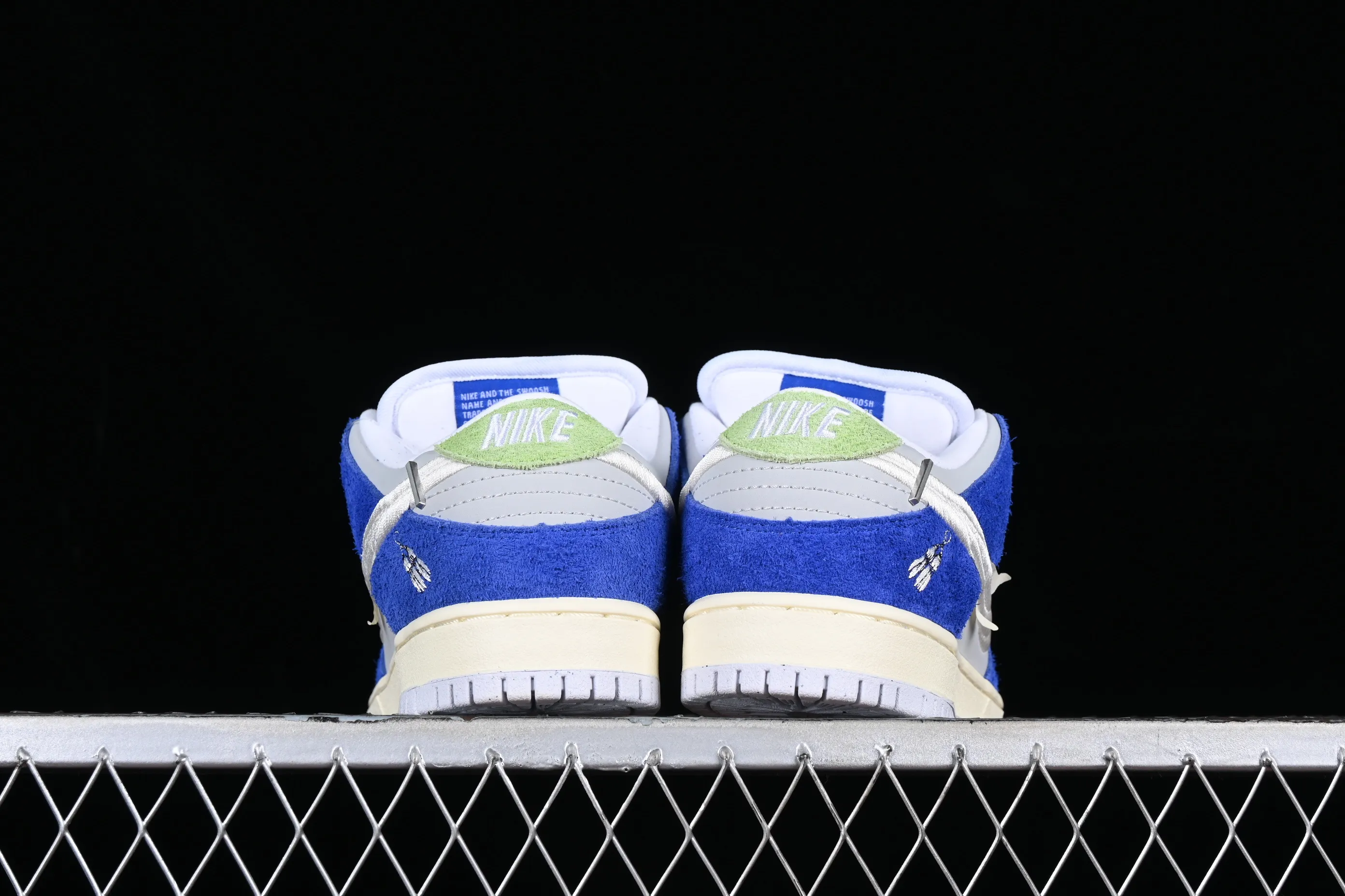 All categories Nk SB Dunk series Nk SB Dunk Low low-top sneakers F version Fly Streetwear x Nk SB Dunk Low joint model SB dunk series low-top casual sports skateboard shoes DQ5130-400